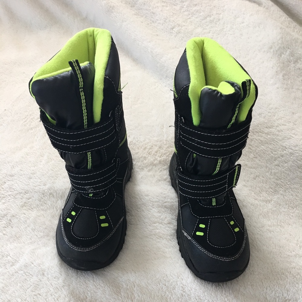 Snow boots
